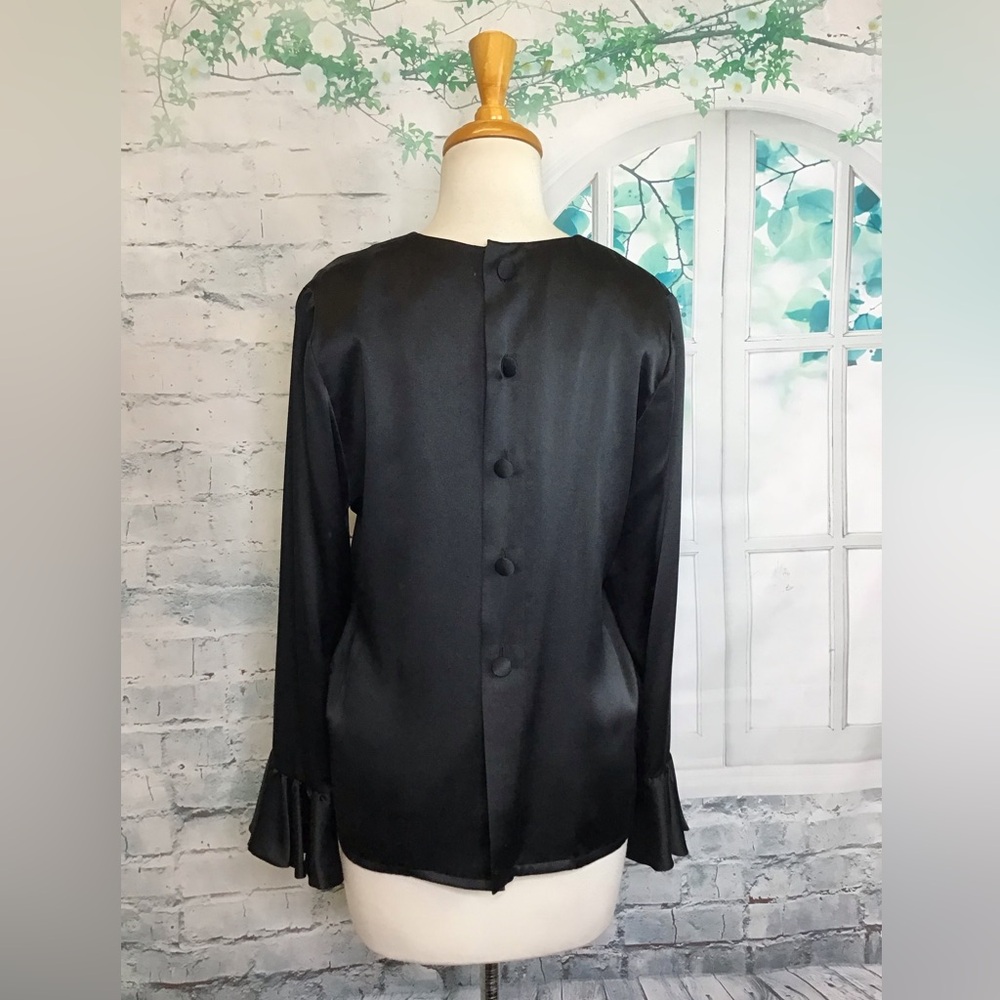 Givenchy - Picture 3 of 6